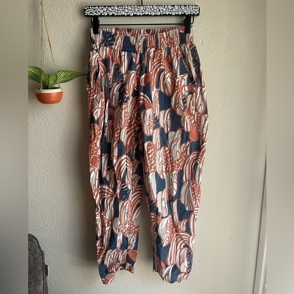 Garvel and gold pants - Picture 1 of 5